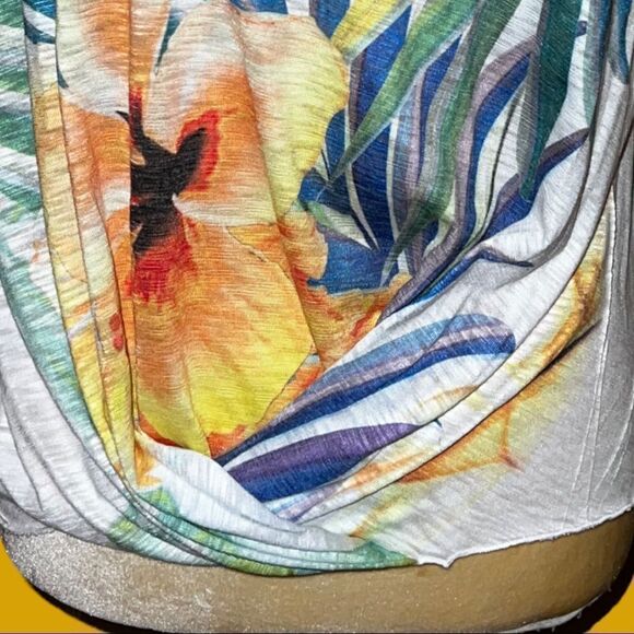 Tryst summery white tropical floral design top! Nwt - Picture 5 of 7